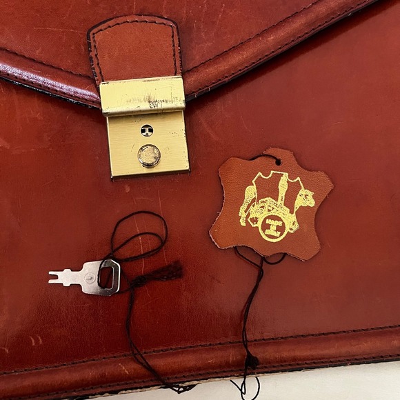 Vintage Effe Italy Brown Leather Briefcase 16x12 Expandable Includes Key - Picture 8 of 9